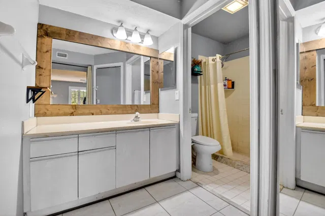 Unit 104 photo 15