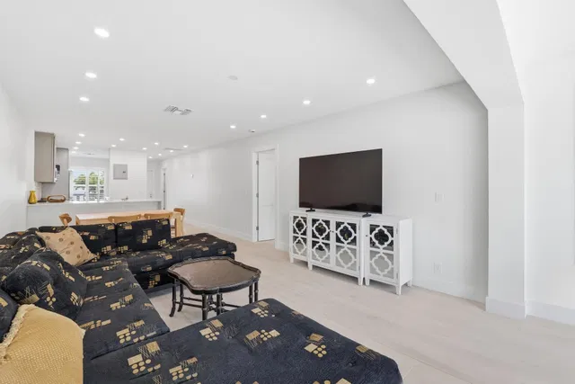  Unit 203 photo 9