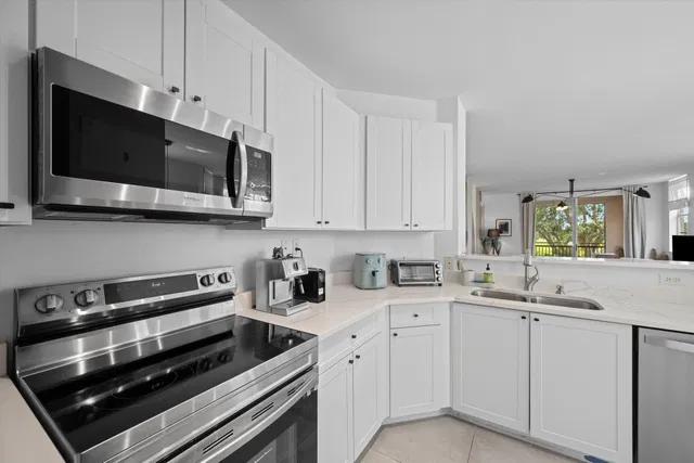 Unit 208 photo 10