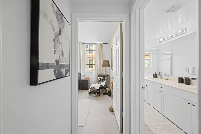 Unit 208 photo 16