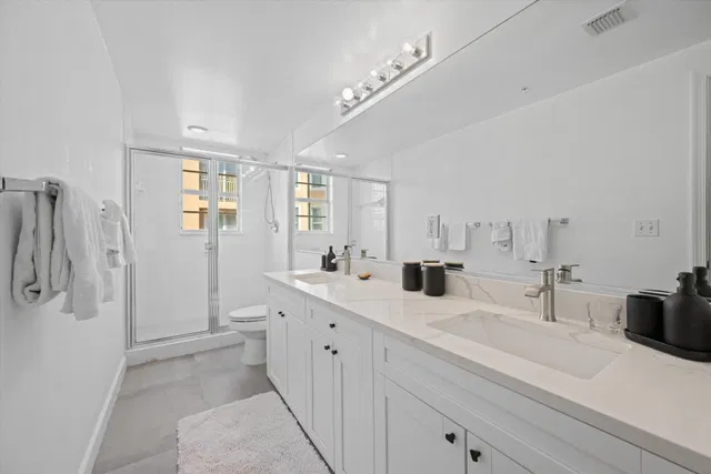 Unit 208 photo 20