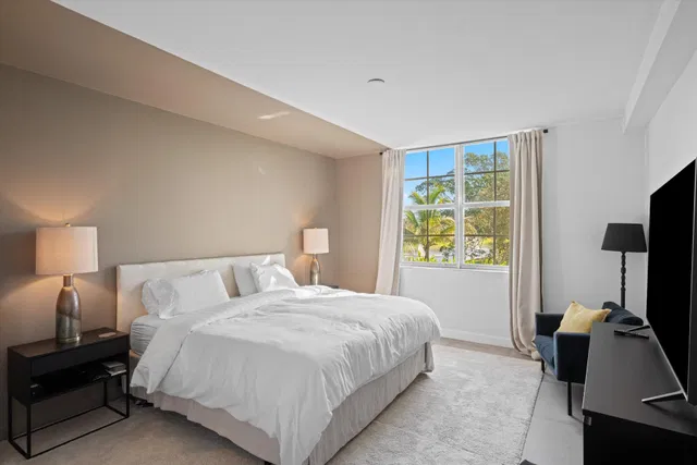 Unit 208 photo 21
