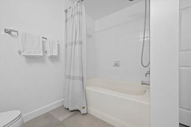 Unit 208 photo 25