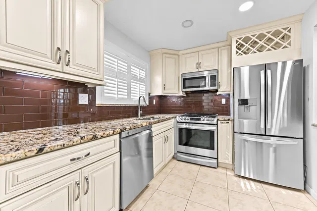 Unit 124 photo 5