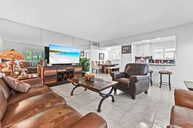 Unit 124 photo 11