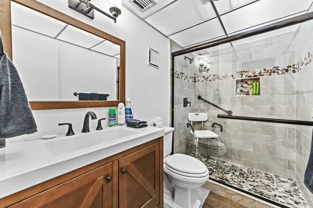 Unit 124 photo 15