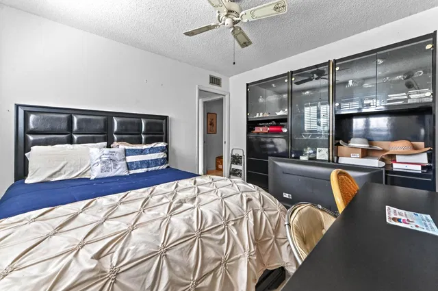 Unit 124 photo 16