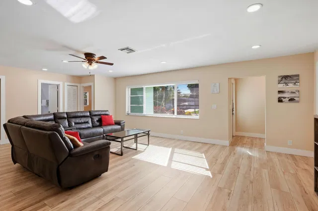 Residence photo 4