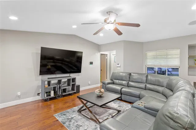  Residence photo 4