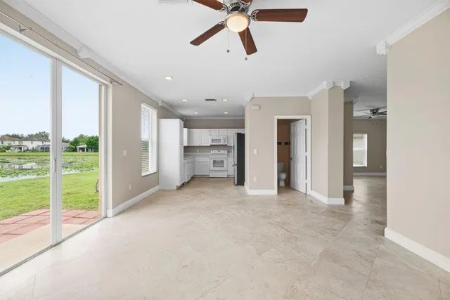  Residence photo 12