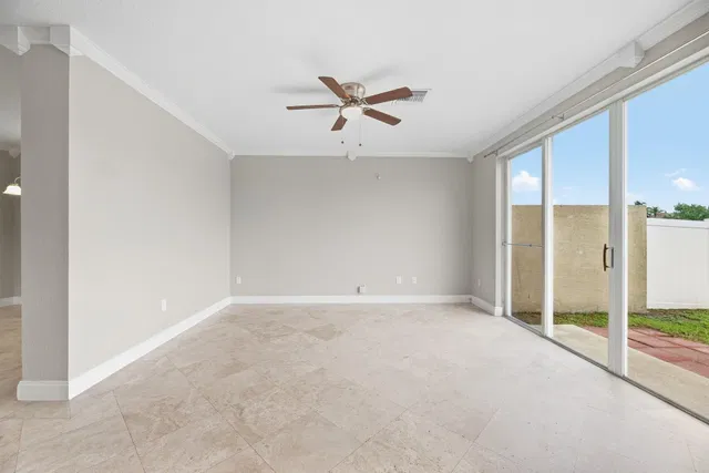  Residence photo 16