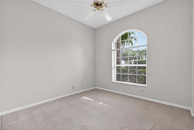 Residence photo 16