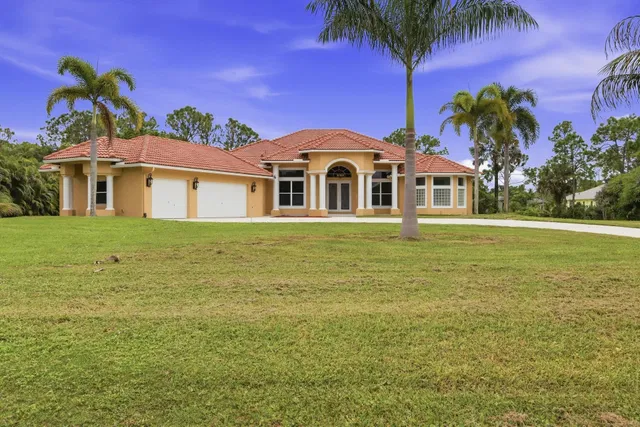 Residence photo 3