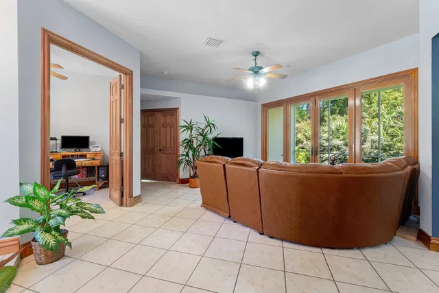  Residence photo 4