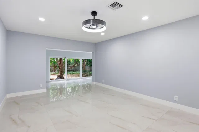 Residence photo 17