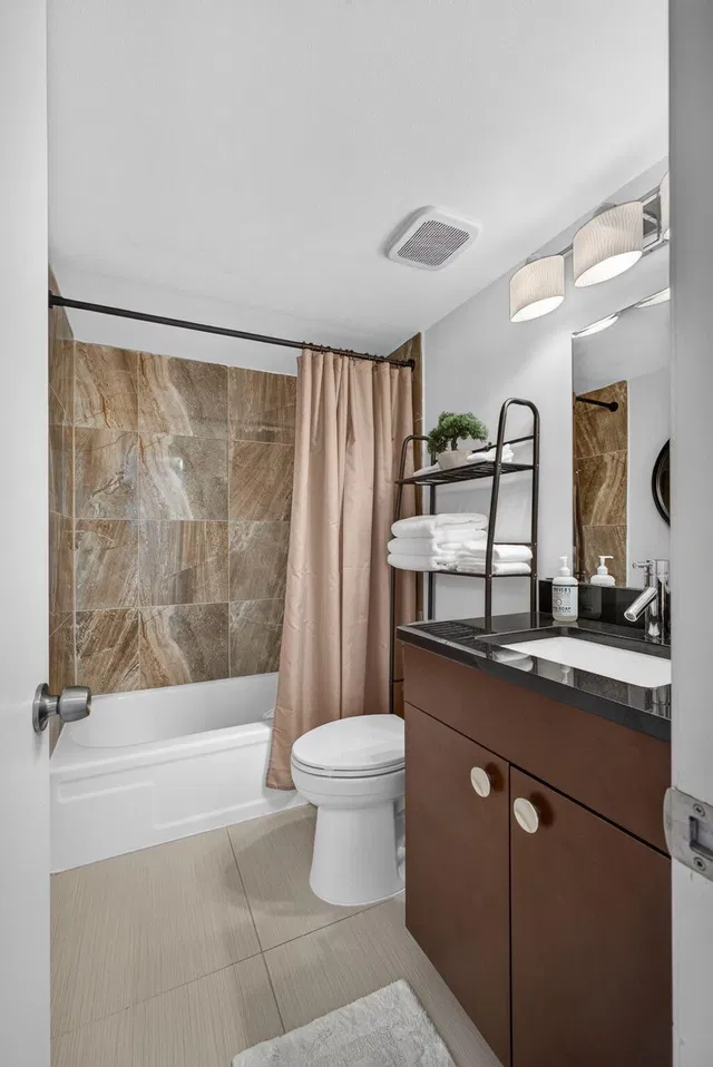 Unit 1-905 photo 23