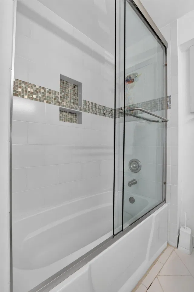 Unit C photo 32