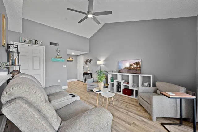Unit 4310 photo 3