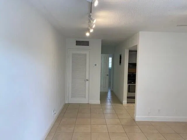Unit 204 photo 7