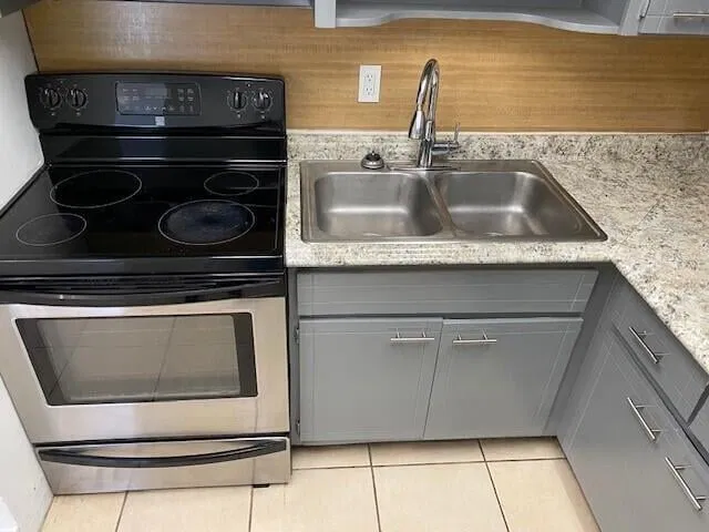 Unit 204 photo 11