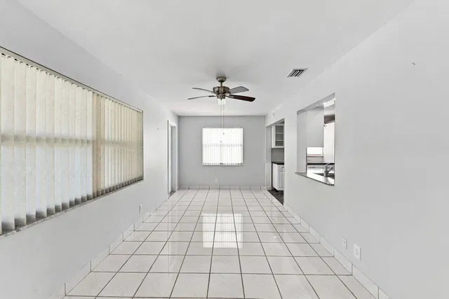 Residence photo 12