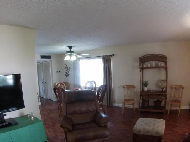  Residence photo 8