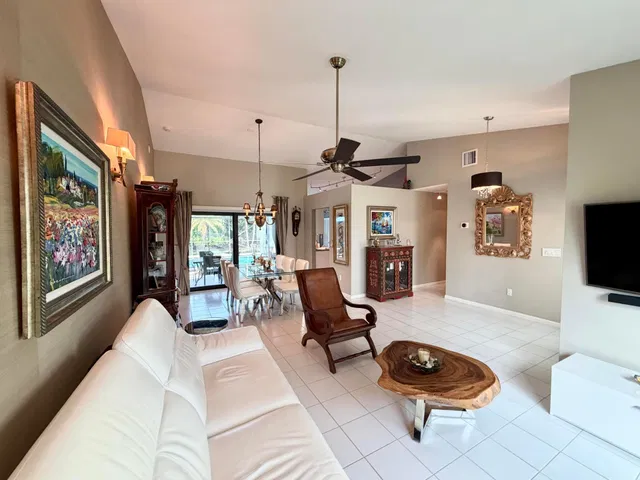  Residence photo 5