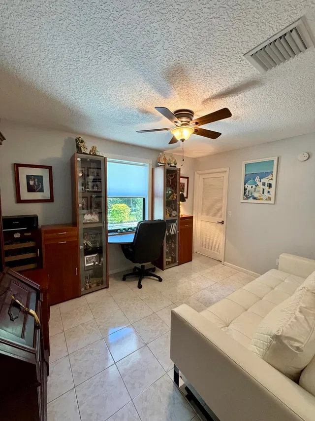  Residence photo 15