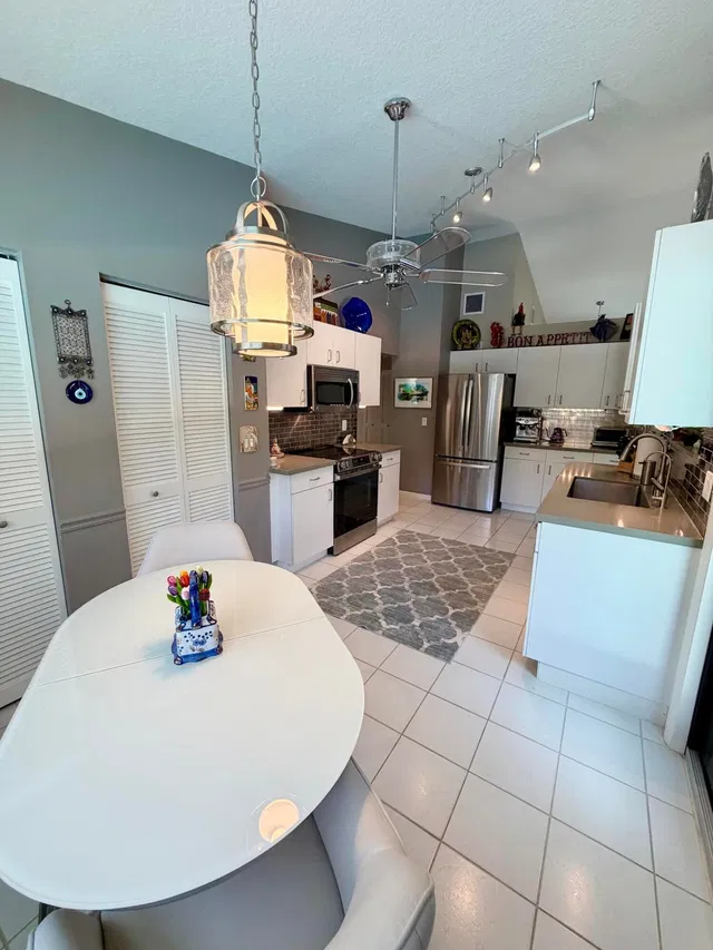  Residence photo 24