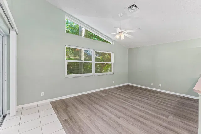 Residence photo 4