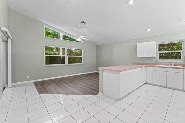 Residence photo 5