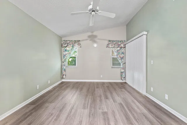 Residence photo 17