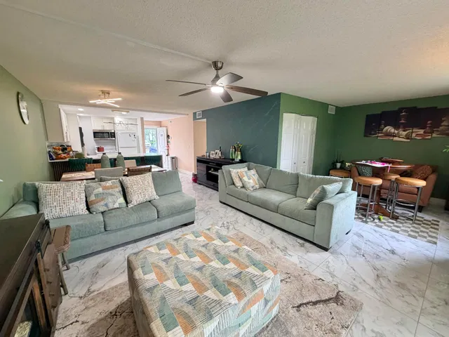 Unit 123 photo 4