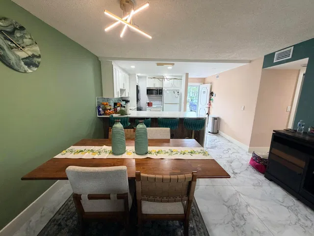 Unit 123 photo 6