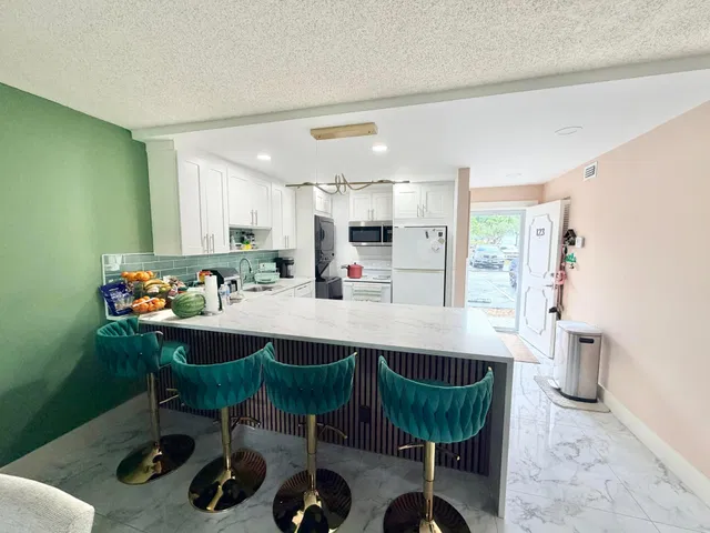 Unit 123 photo 8