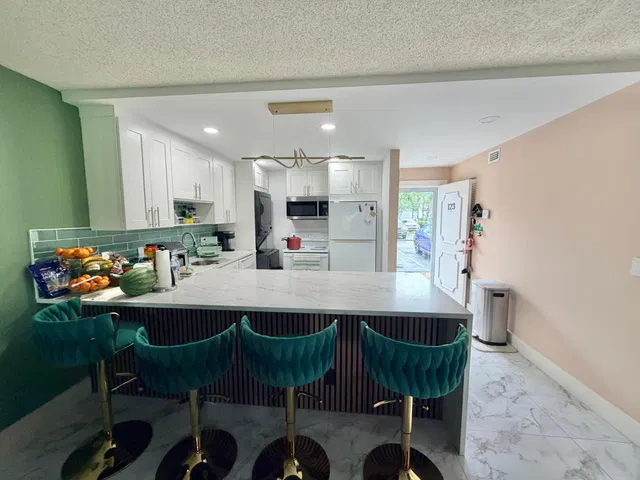 Unit 123 photo 9