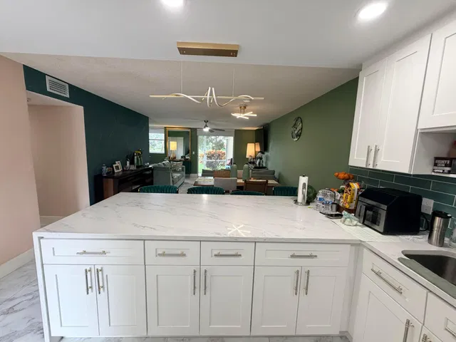 Unit 123 photo 11