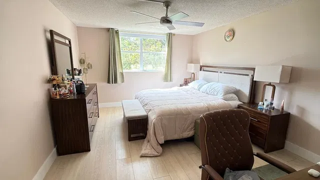 Unit 123 photo 14