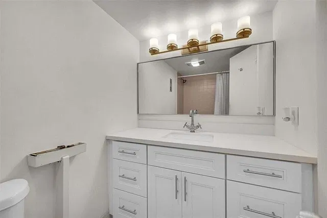 Unit 123 photo 18