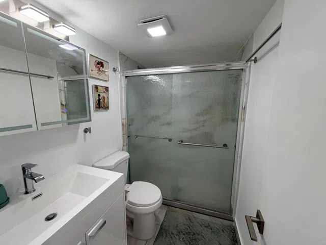 Unit 123 photo 22