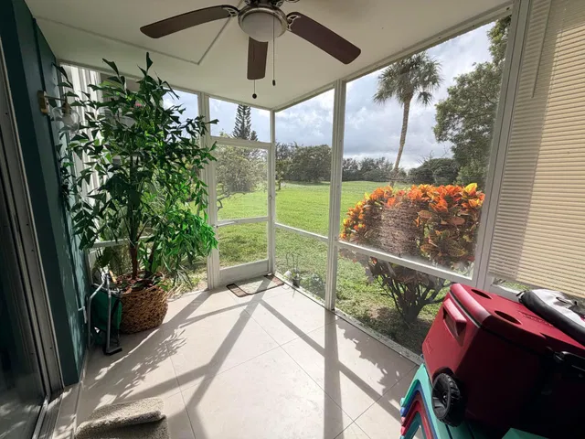 Unit 123 photo 24