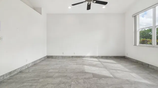 Residence photo 10