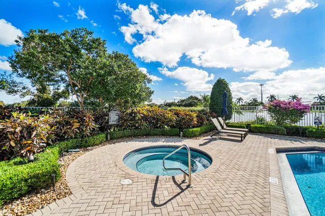 Residence photo 63