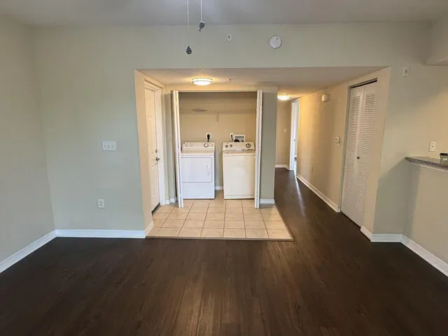 Unit 1306 photo 3