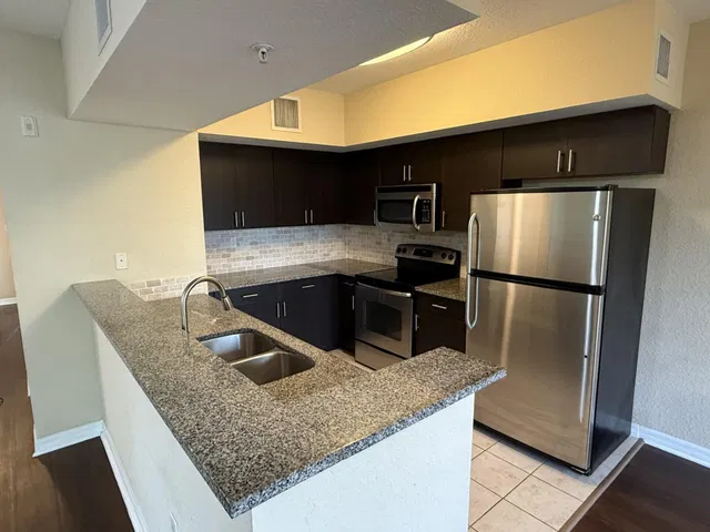 Unit 1306 photo 5