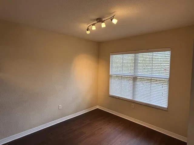 Unit 1306 photo 6