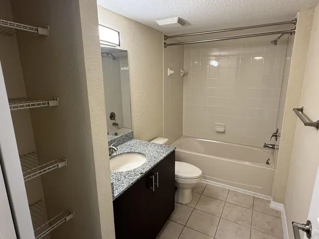 Unit 1306 photo 8