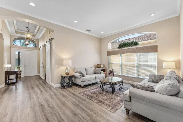 Residence photo 11