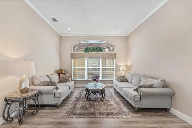 Residence photo 12