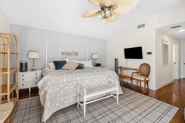 Residence photo 17